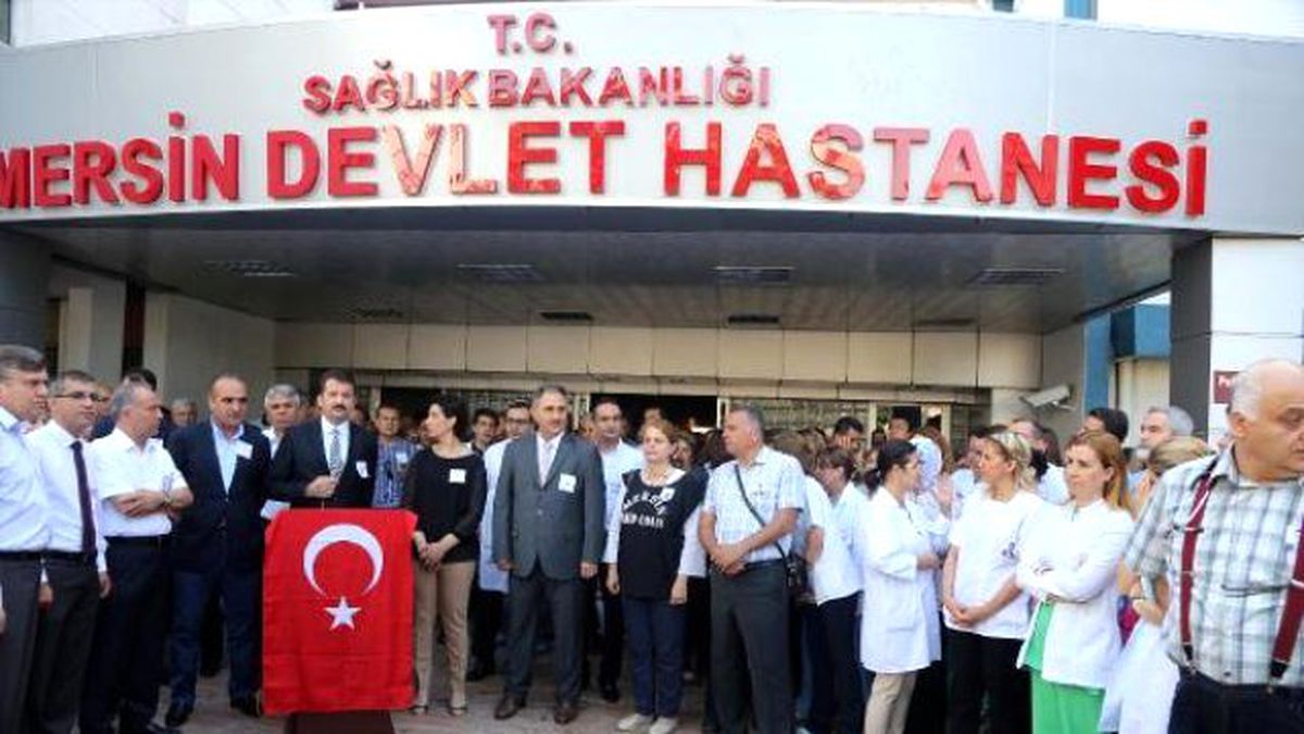 Mersin\'de Sağlık Çalışanları Şiddeti Kınadı