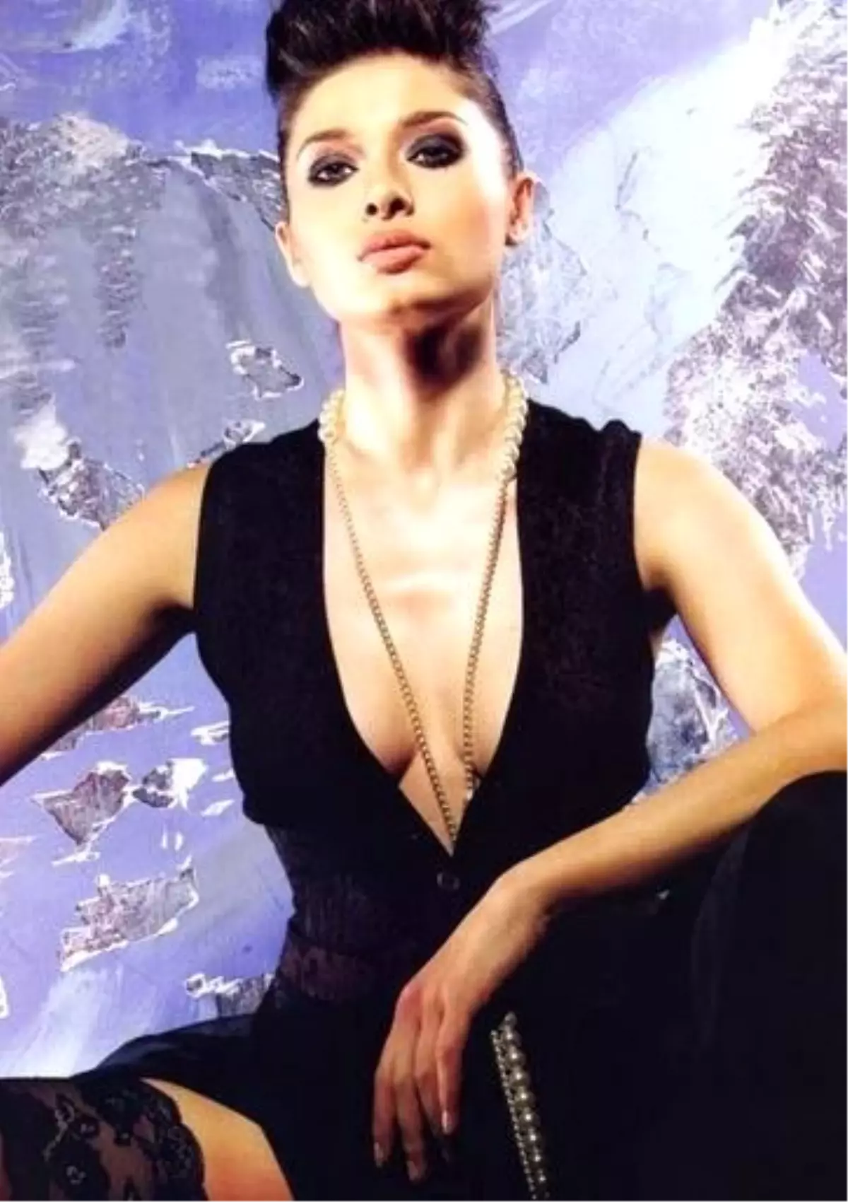 Nurgül Yeşilçay Makyajsız Hali ile Poz Verdi