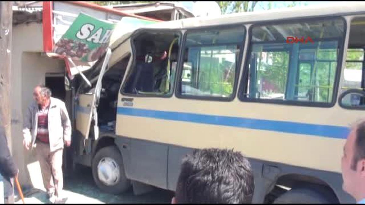 Öğrenci Servisi ile Minibüs Çarpıştı: 6 Yaralı