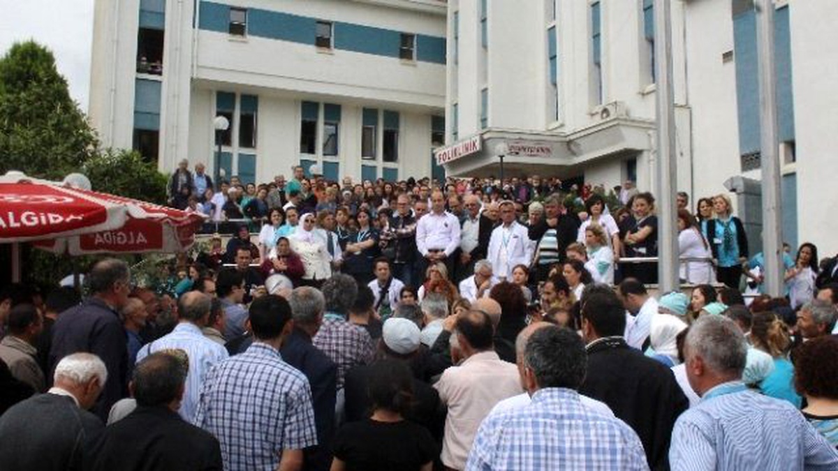 Ordu\'da Doktorlar Öldürülen Meslektaşları İçin Eylem Yaptı