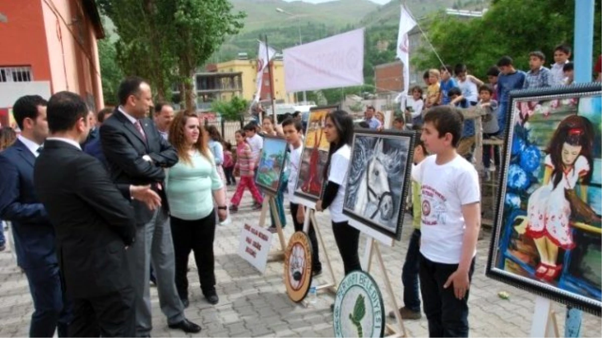 Pervari Kaymakamı Kahraman Bahar Şenliğine Katıldı