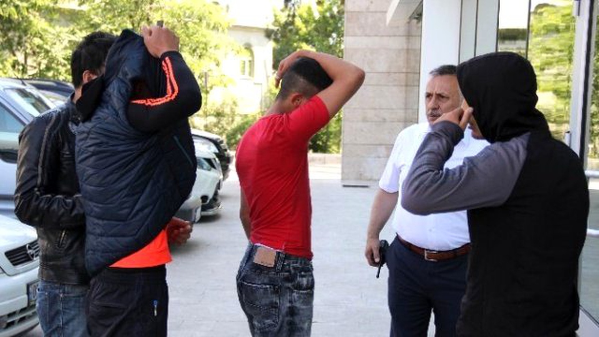 Sadaka Kutusu Hırsızlığına 3 Gözaltı