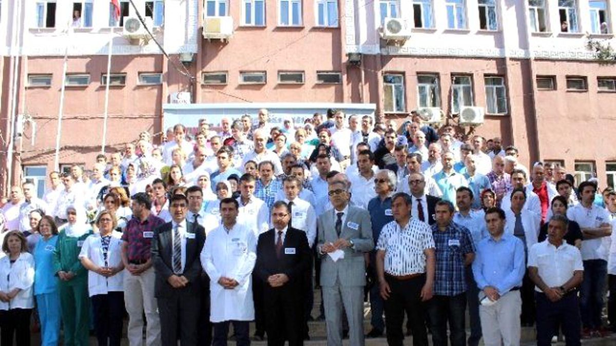 Sağlıkçılar 15 Dakika İş Bıraktı