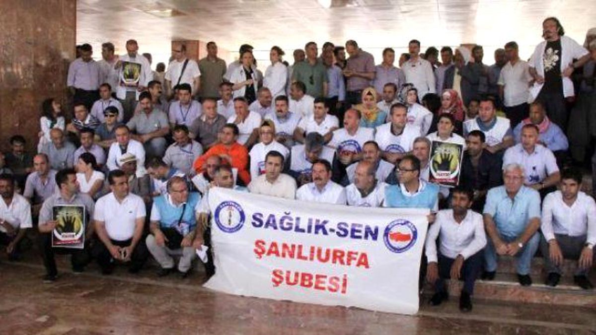 Şanlıurfa\'da Sağlıkçılardan Protesto
