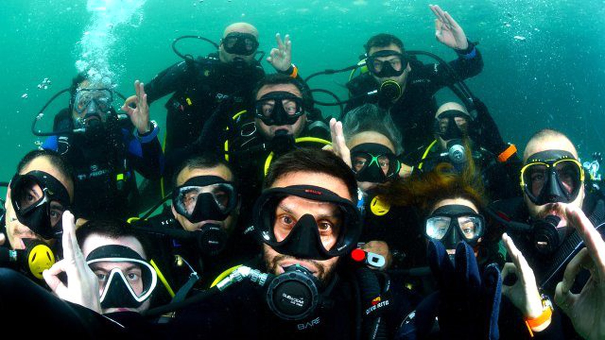 Saros\'ta Su Altı Selfie\'si Yeni Akım \'su Altı Selfie\'si