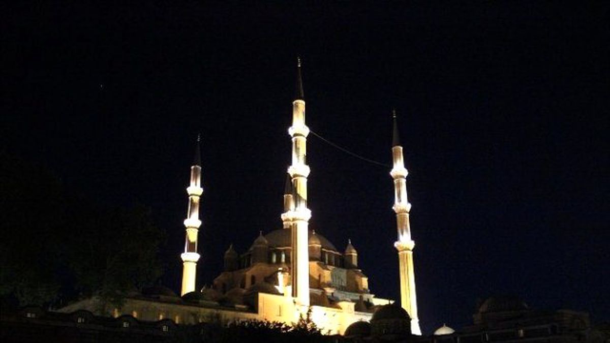 Selimiye Camii Berat Kandili\'nde Doldu Taştı