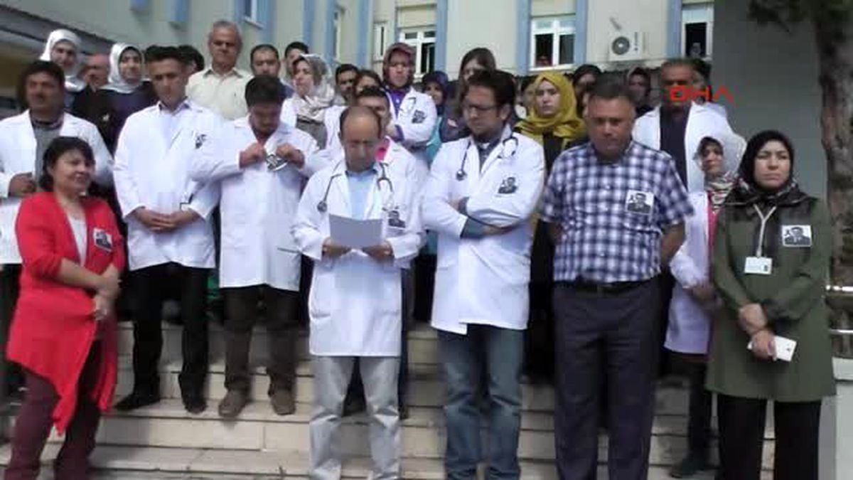 Sivas\'ta Sağlıkçılardan Şiddet Protestosu