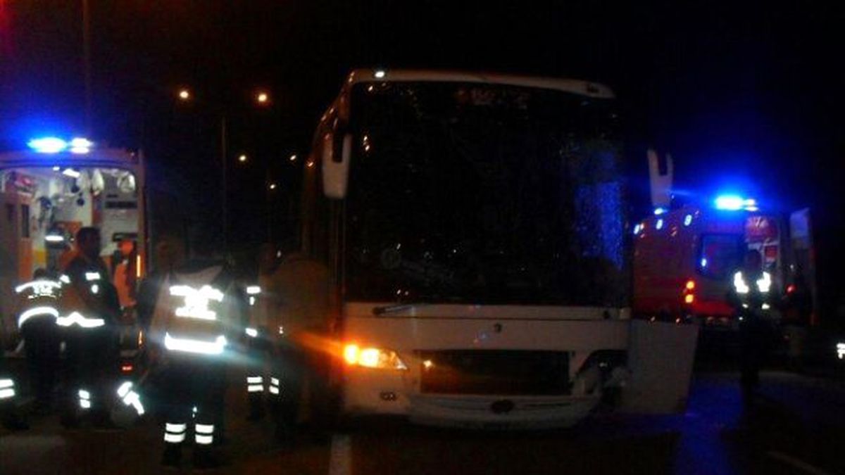 Tur Otobüsü Kanala Düştü: 11 Yaralı