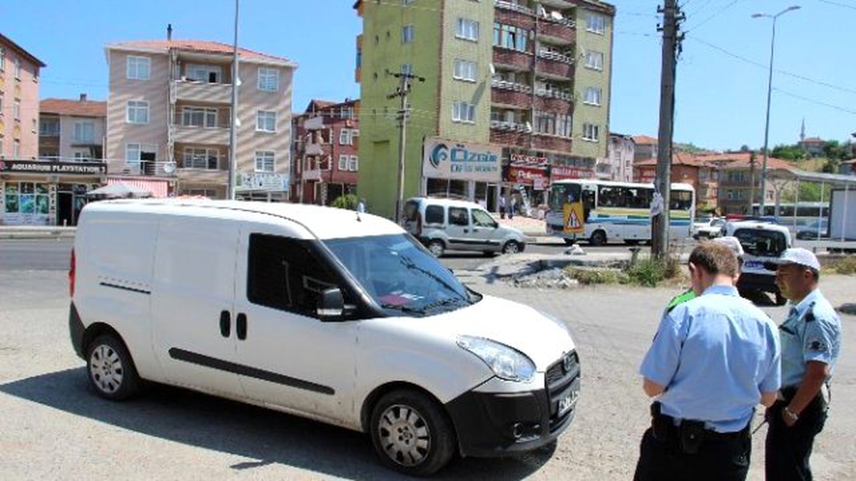 Yolun Karşısına Geçmeye Çalışan Yayaya Otomobil Çarptı