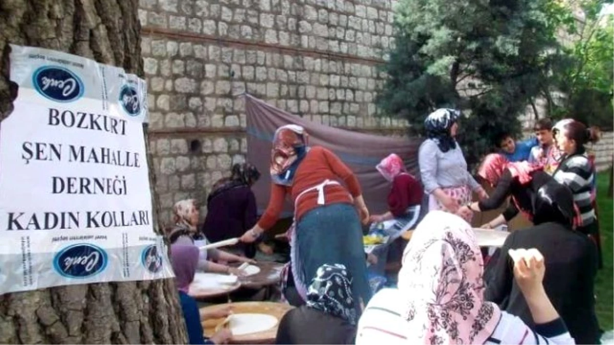 Yüksekokula Yardım İçin Yüzlerce Bazlamaç Pişirdiler