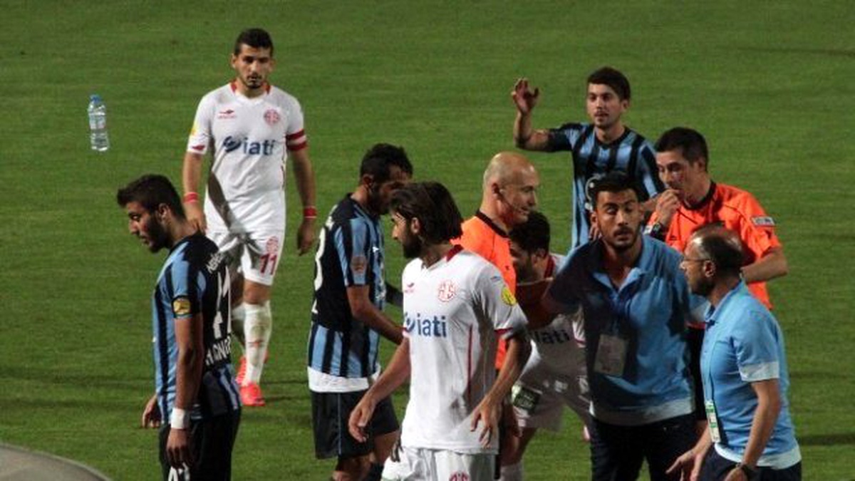 Adana Demirspor-antalyaspor Maçında Futbolcular Kavga Etti