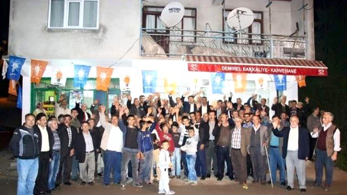 AK Parti Milletvekili Yılmaz Tunç\'a Yoğun İlgi