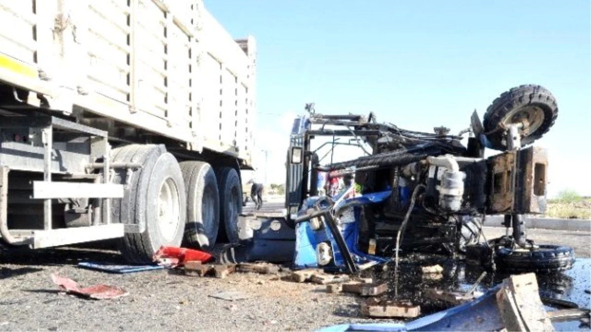 Aksaray\'da Traktör ile Tır Çarpıştı: 1 Ölü