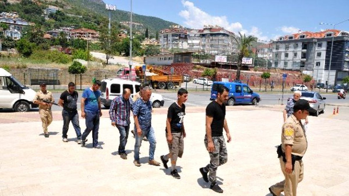 Antalya\'da Mülteci Operasyonu: 4 Tutuklama