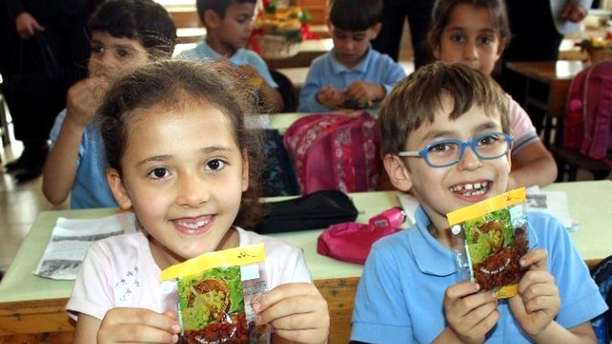 Aydın\'da Öğrencilere Kuru Üzüm Dağıtıldı?