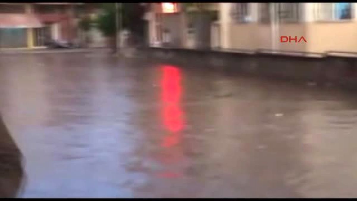 Aydın Sağanak Yağış Nazilli\'de Etkili Oldu