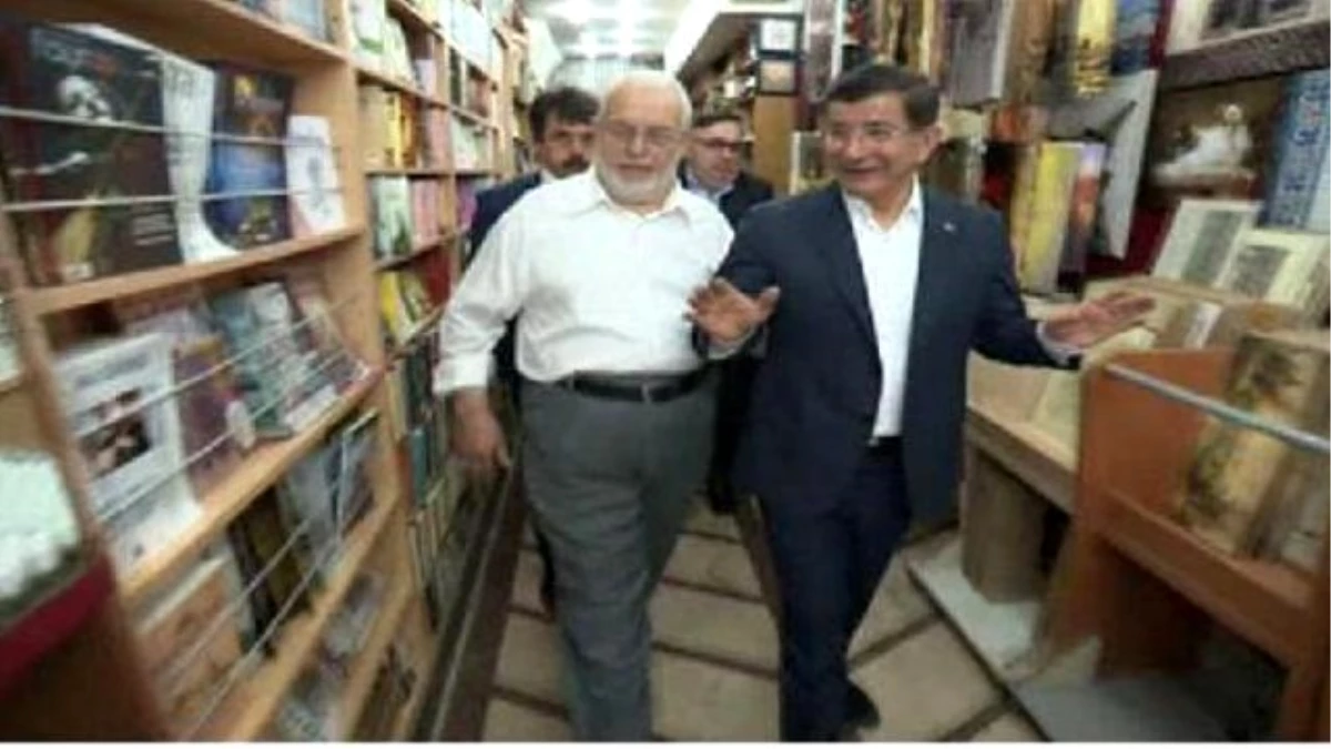 Başbakan Davutoğlu Kapalıçarşı, Nuruosmaniye ve Sahaflar Çarşısı\'nı Gezdi