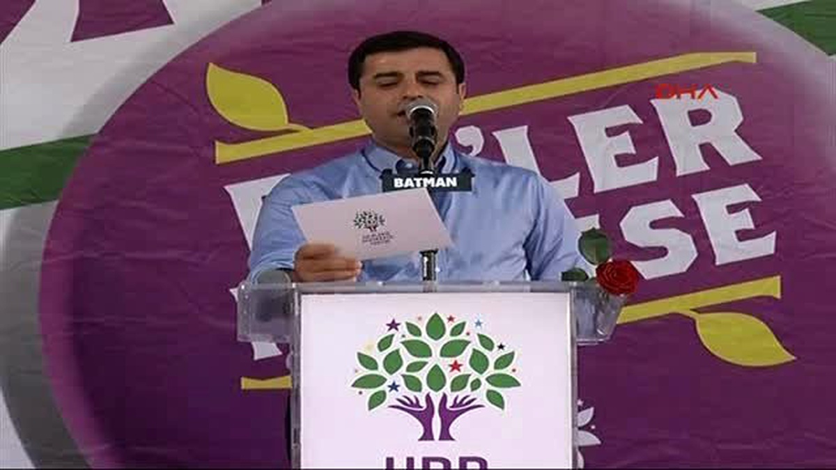 Batman-4- Demirtaş Sizin Artık Kıbleniz Haşa Para Desteleri Olmuş Dolar Destelerine Tapıyorsunuz