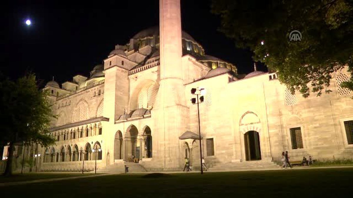 Süleymaniye\'de Berat Kandili Programı