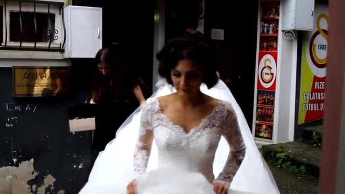 Beş Kızının da Gelin Saçını Kendi Yaptı