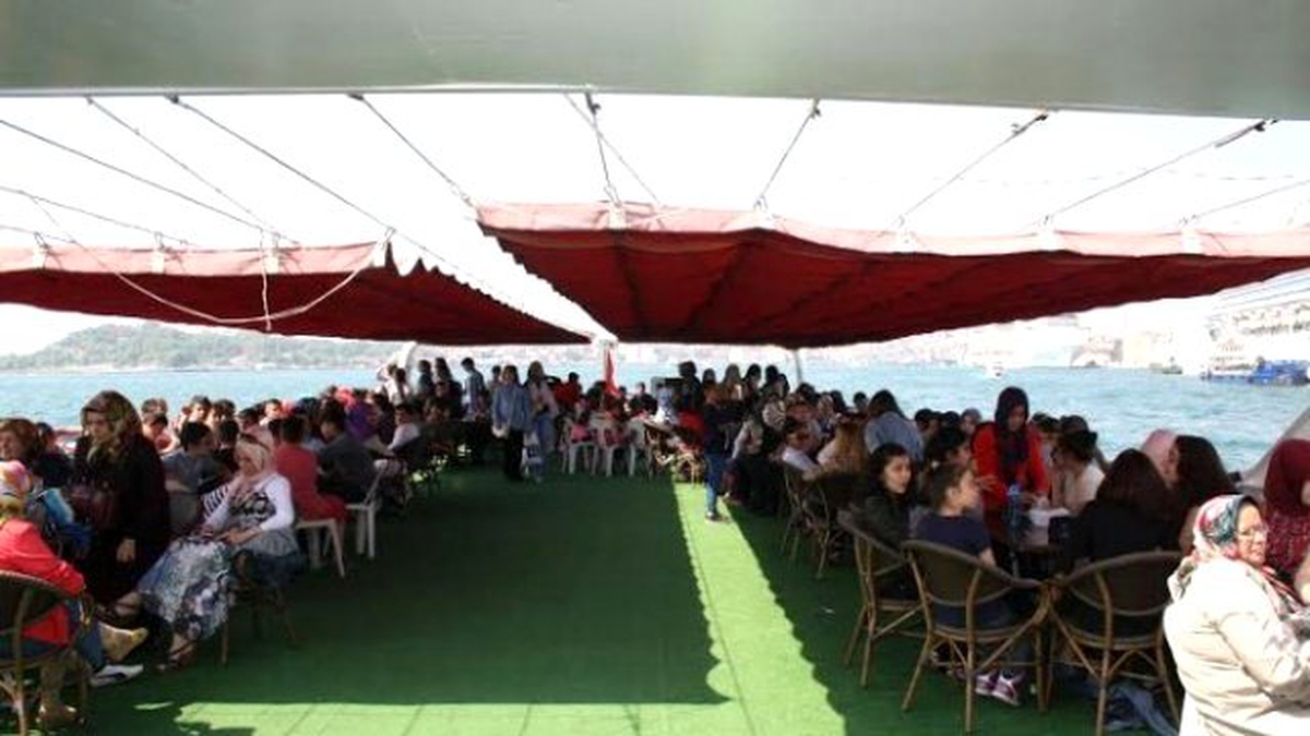 Beyoğlulu Öğrenciler Boğaz\'ı Turluyor