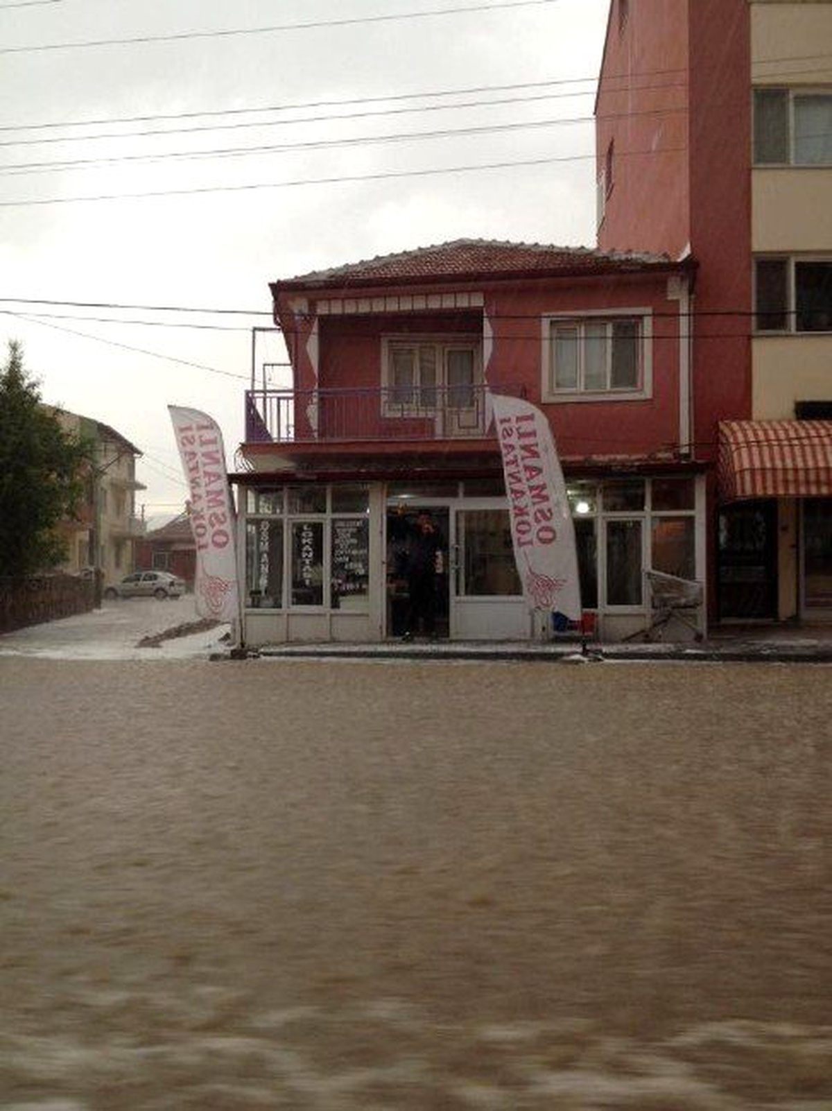 Bir Saat Yağan Sağanak Yağmur Hayatı Felç Etti