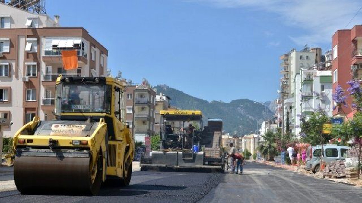 Boğaçayı ile Kemer Bağlantı Yoluna Sıcak Asfalt