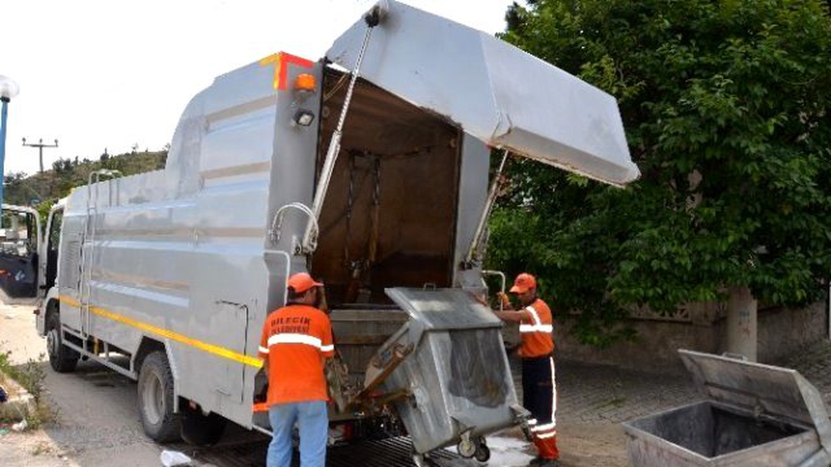 Bütün Çöp Konteynerleri Yıkanarak Dezenfekte Ediliyor