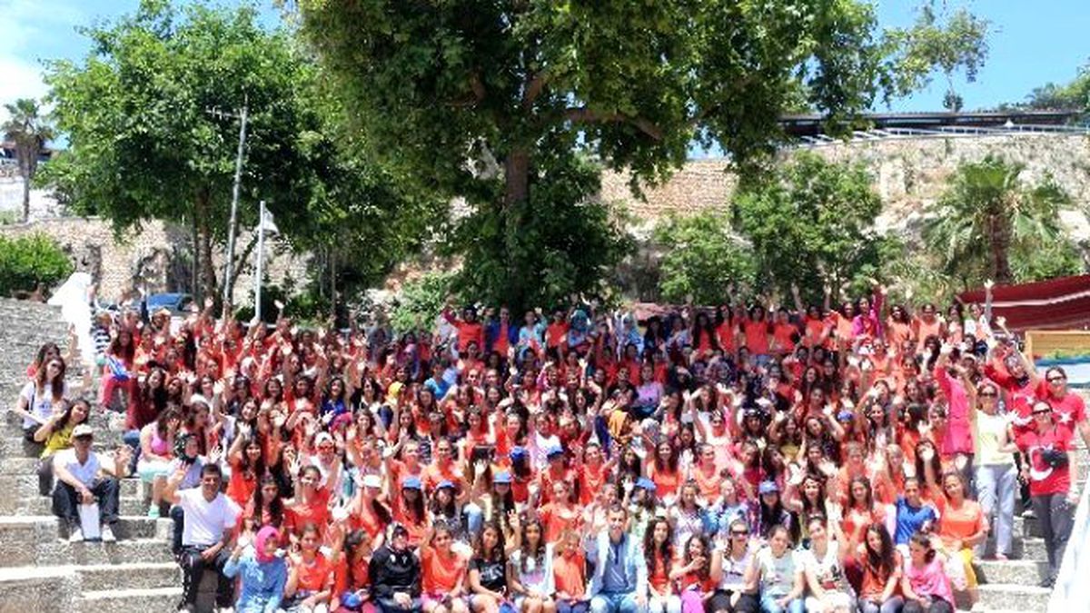 Büyükşehir Belediyesi İlçelerdeki Gençleri Ağırlıyor