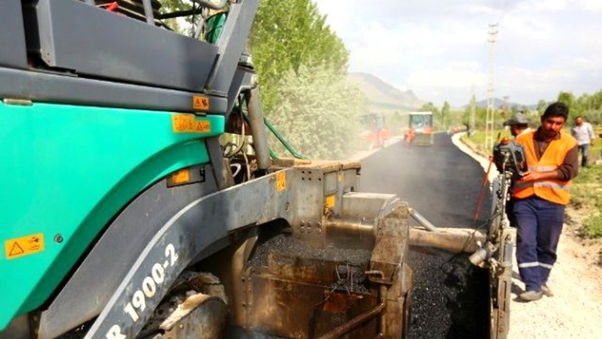 Edremit Belediyesi\'nden Yol Yapım Çalışması