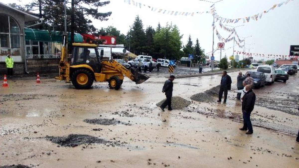 Erciyes Kayak Merkezi\'nin Yolu Ulaşıma Kapandı