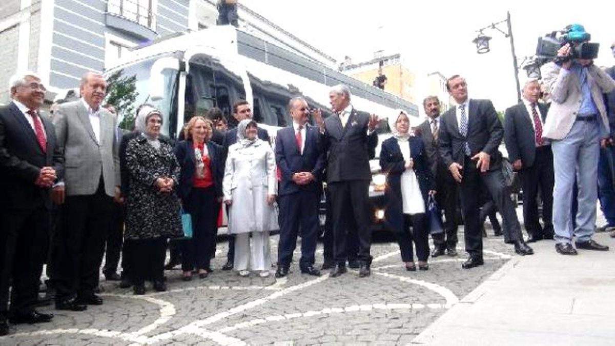 Erdoğan: Siyasi Kürtçülük ve Türkçülük Yapanlara 7 Haziran\'da Dersi Verin (2)