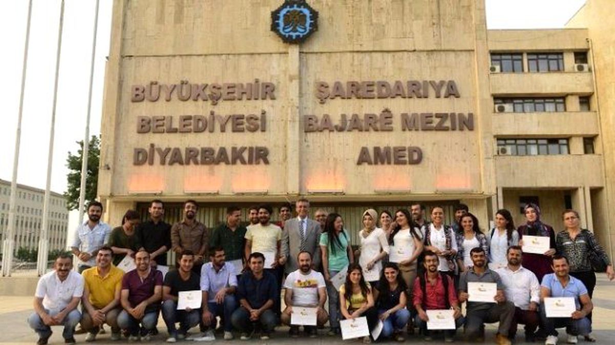 Eşbaşkan Anlı Amed Kitap Fuarı Komitesine Plaket Verdi