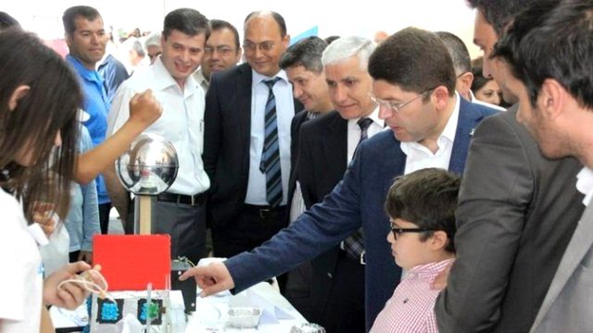 Gazi Ortaokulu\'ndan Bilim Fuarı