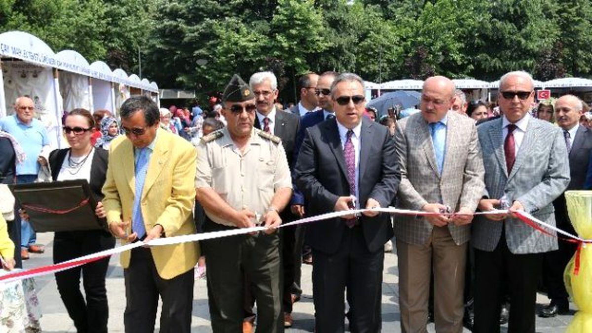 Hem\'den Büyük Sergi