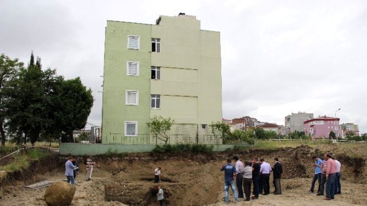 İnşaat Kazısı Sırasında Tarihi Mezar Bulundu