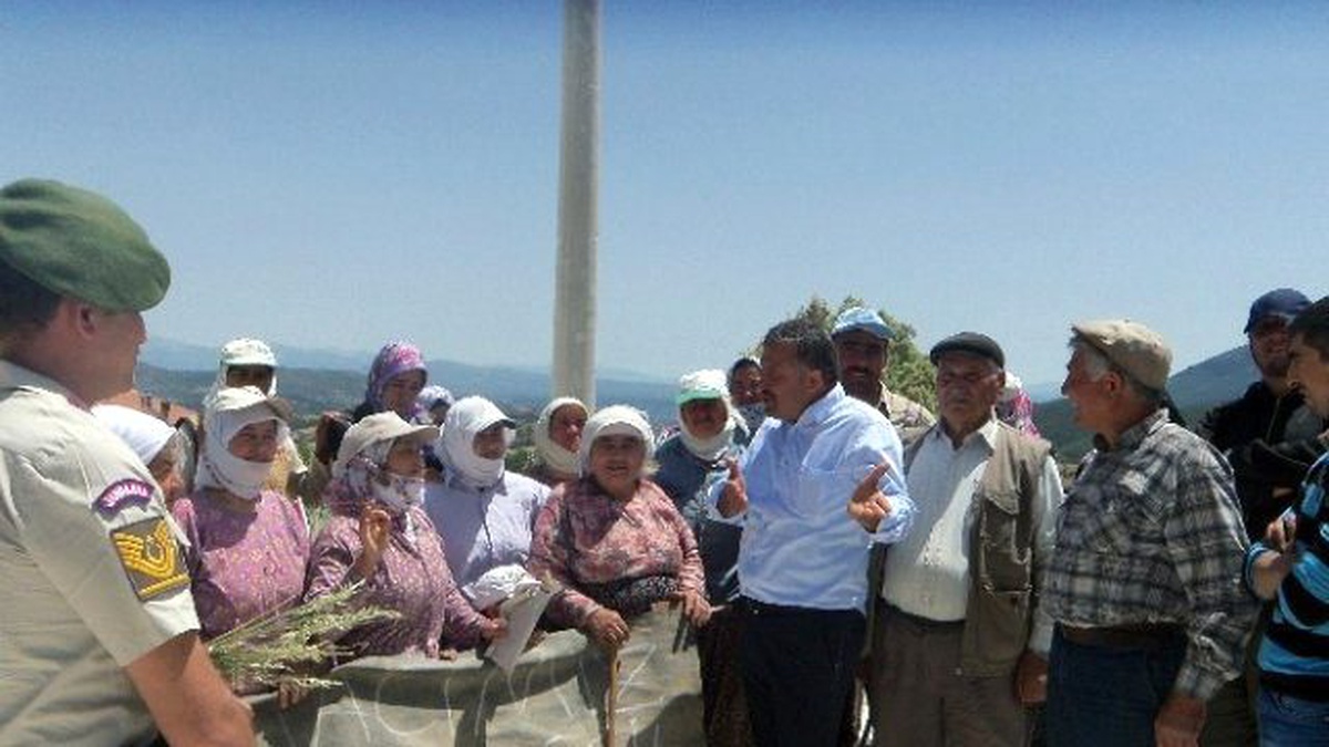 Muğla\'da Kadınların Yol Kapatma Eylemi Mutlu Sonla Bitti