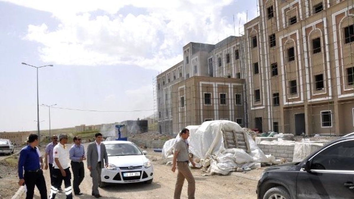 Kaymakam Ayca ve İl Sağlık Müdürü Bodakçı, Hastane İnşaatında İncelemelerde Bulundu