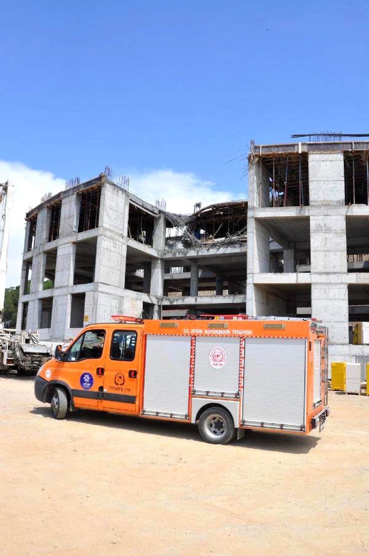 Kaymakamlık İnşaatında İskele Çöktü: 3 İşçi Yaralandı