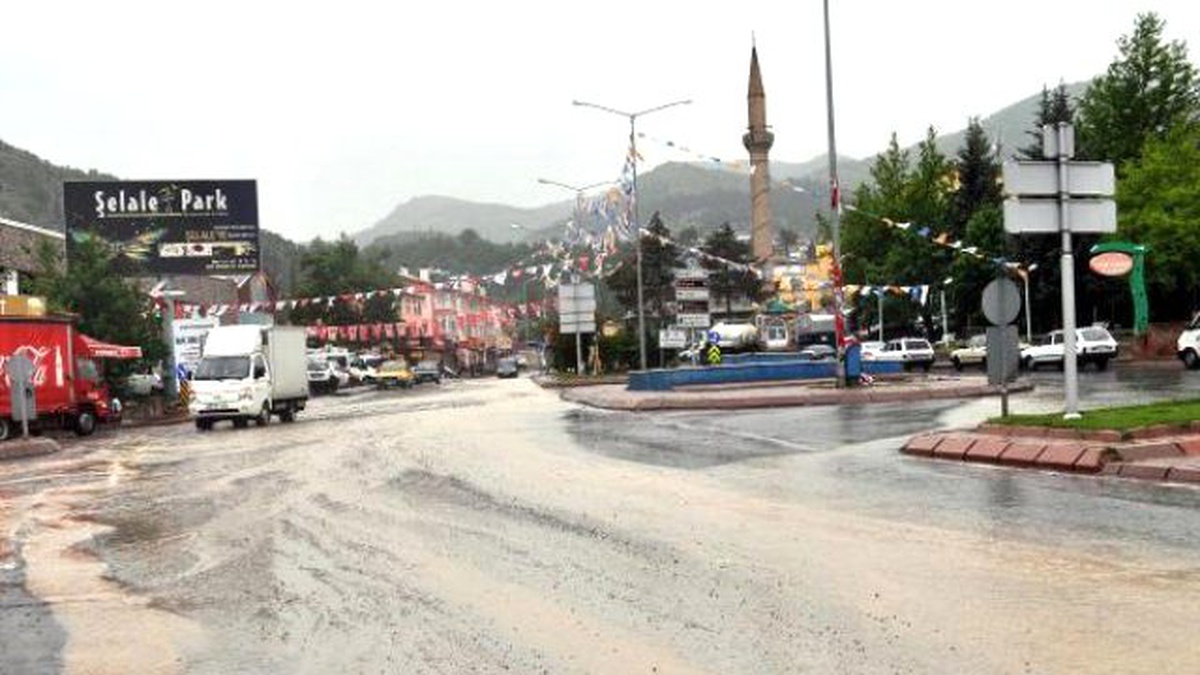 Kayseri\'de Sağanak Yağış, Hayatı Olumsuz Etkiledi