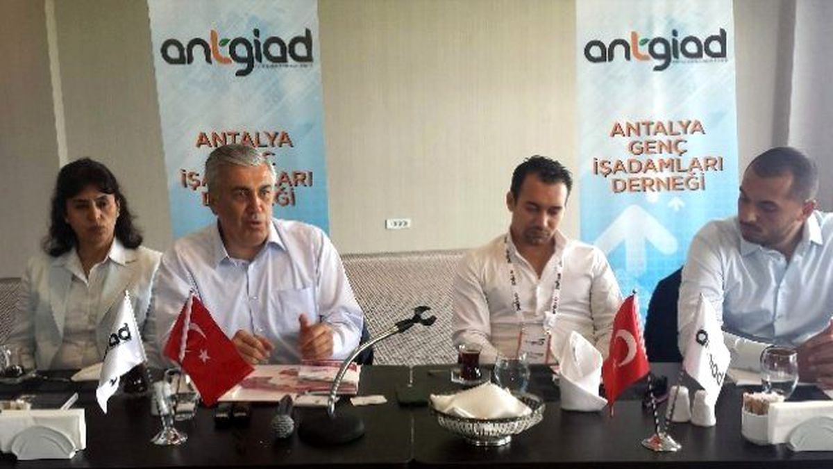 MHP Milletvekili Günal, Genç İş Adamları ile Bir Araya Geldi
