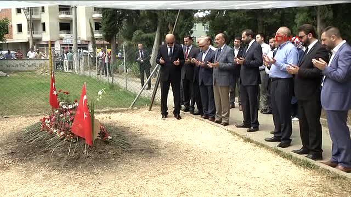 Müezzinoğlu Yıldız?ın Kabrini Ziyaret Etti