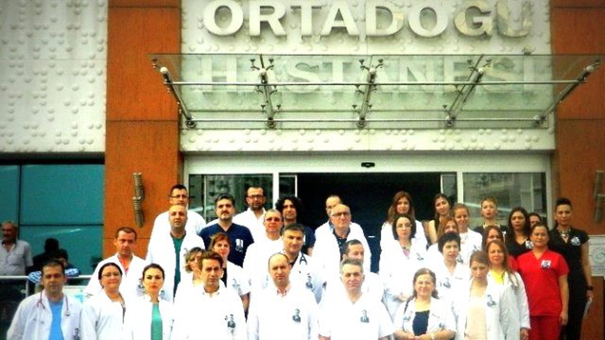 Ortadoğu Hastanesi\'nde Dr. Furtun İçin Saygı Duruşu