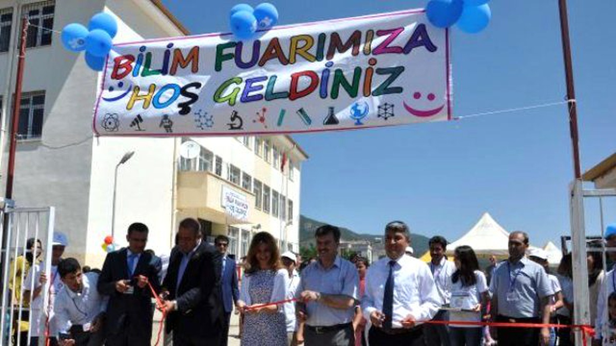 Ortaokul Öğrencilerinden Bilim Fuarı