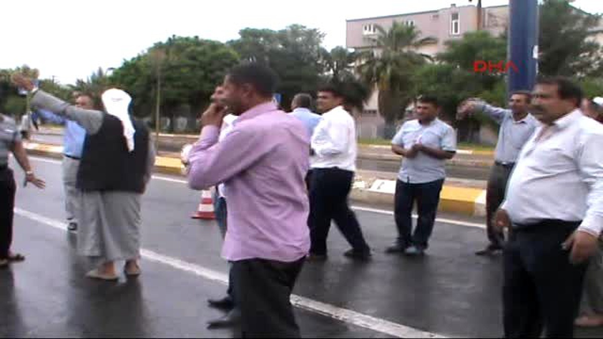 Şanlıurfa Bankadaki Destekleme Primi Hesapları Elektrik Borcundan Bloke Edilen Çiftçiler Yol Kapattı