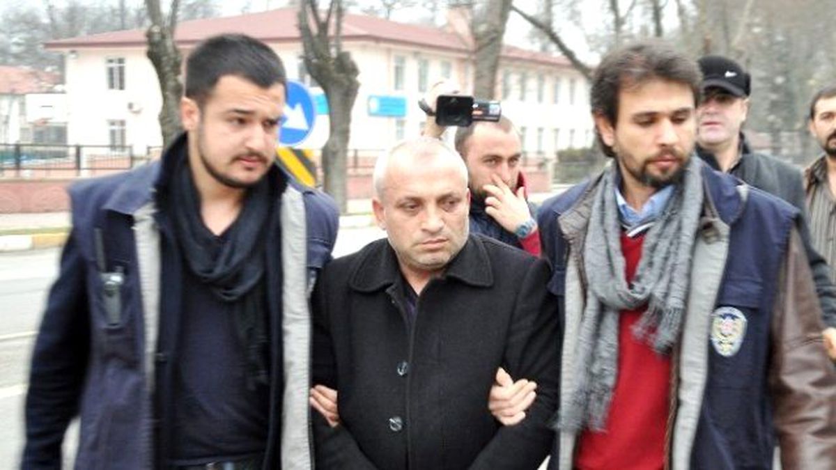 Savcı, Eşini Öldüren Ambulans Şoförü İçin Müebbet Hapis Cezası İstedi