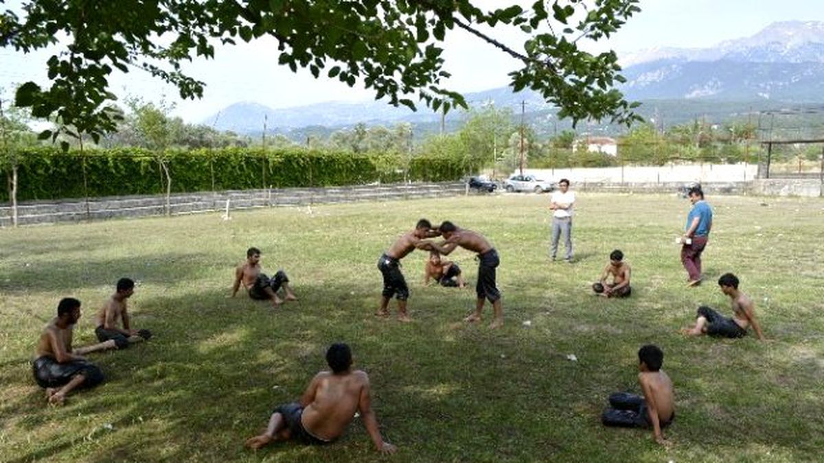 Seydikemer Halk Eğitim Başpehlivan Yetiştiriyor