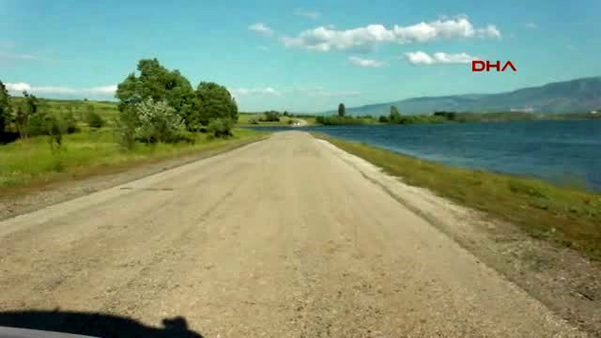 Sivas Baraj Seviyesi Yükselince Yol ve Sosyal Tesisler Su Altında Kaldı