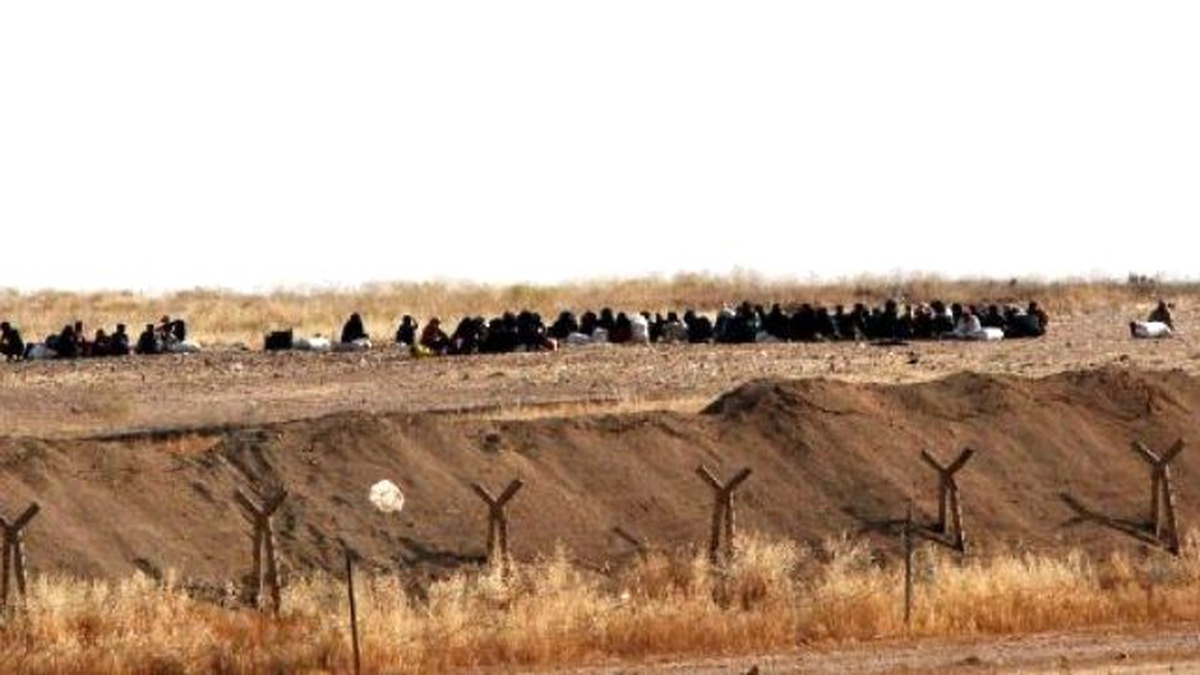 Suriyelilerin Sınırda Bekleyişi Sürüyor