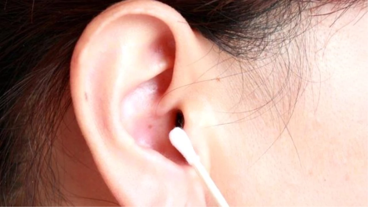 Uzmanlar Uyarıyor: Kulak Temizleme Çubuklarından Uzak Durun!